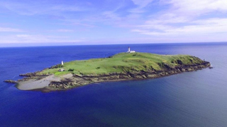 Por menos de 400 mil euros puedes comprar esta preciosa isla de Escocia donde se cometió un terrible asesinato